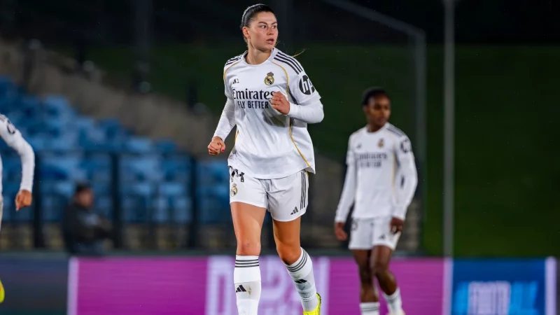 Maria Méndez erzielt gegen die Wolfsburgerinnen das 1:0. - © Alberto Gardin/ZUMA Press Wire/dpa