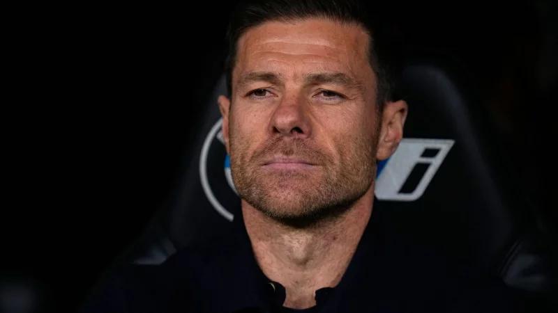 Alonso hat derzeit nur wenig Grund zur Freude. (Archivfoto) - © Manu Fernandez/AP/dpa