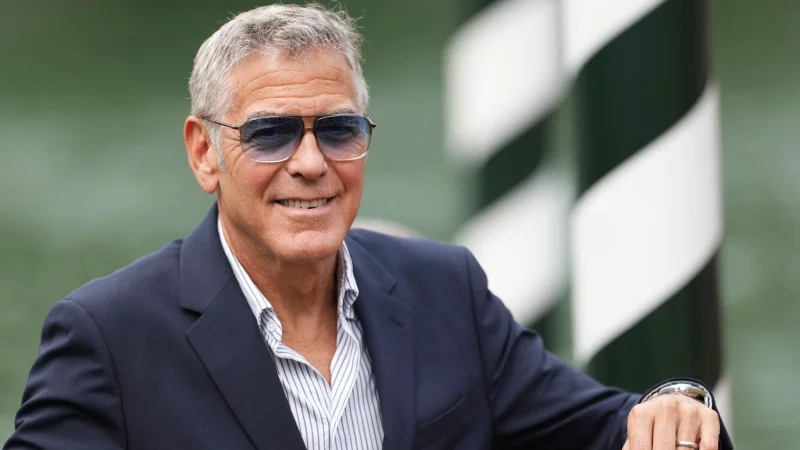 George Clooney will seine Kinder vom Hollywood-Trubel fernhalten. (Archivbild) - © Scott A Garfitt/Invision/AP/dpa