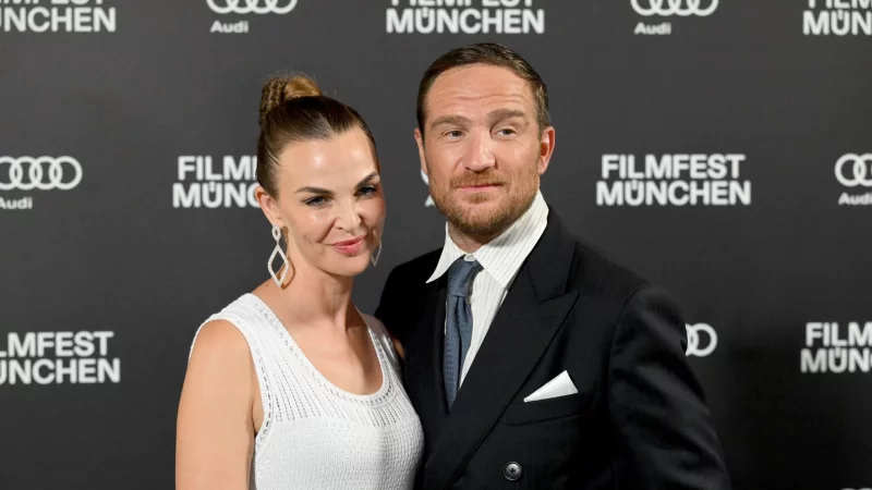 Lau ist mit der Moderatorin Annika Lau verheiratet. Das Paar hat drei gemeinsame Kinder. (Archivbild) - © Felix Hörhager/dpa