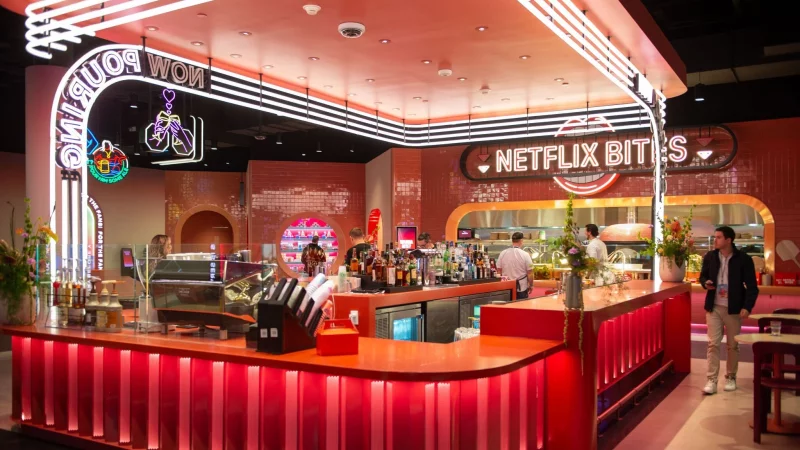 Zum Netflix House geh&ouml;rt auch ein Restaurant, dessen Gerichte mit Serien des Dienstes verbunden sein sollen. - &copy; Andrej Sokolow/dpa