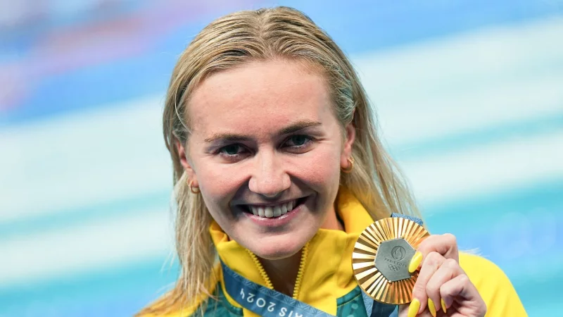 Olympiasiegerin Ariarne Titmus hört überraschend auf. - © Michael Kappeler/dpa