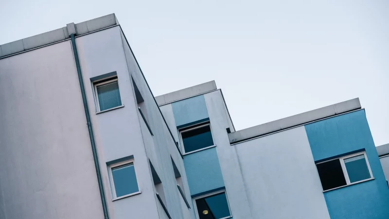 Formell und inhaltlich korrekt? Eine fehlerhafte Mieterh&ouml;hung kann unwirksam sein. - &copy; Zacharie Scheurer/dpa-tmn