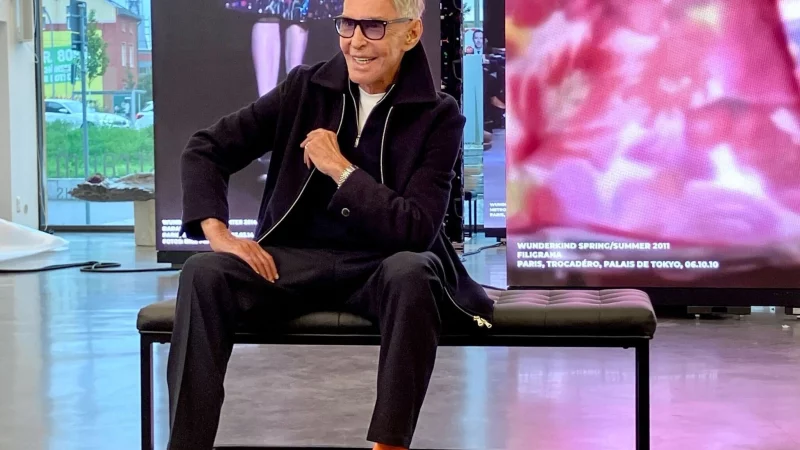 Designer, Maler, Zeichner und Bildhauer - Wolfgang Joop (80) sitzt in der neuen Ausstellung &uuml;ber sein Lebenswerk. - &copy; Monika Wendel/dpa