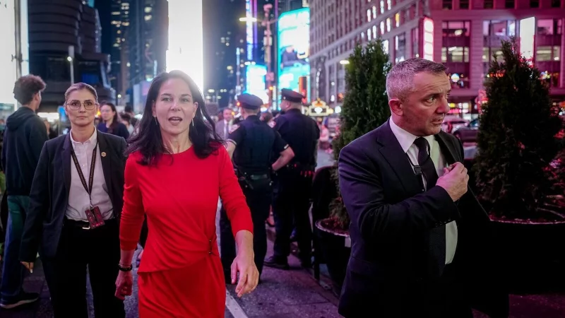 Annalena Baerbock ist wegen ihres neuen Jobs nach New York gezogen, Weihnachten will sie aber in ihrem niedersächsischen Heimatdorf verbringen. (Archivbild) - © Kay Nietfeld/dpa