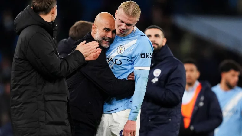 Kann nicht meckern &uuml;ber seinen St&uuml;rmerstar: Pep Guardiola (l). (Archivbild) - &copy; Martin Rickett/PA Wire/dpa