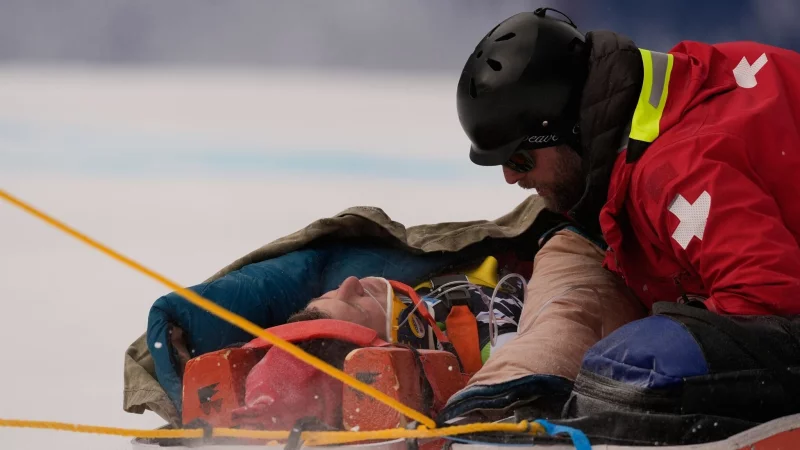 Der Slowene Rok Aznoh stürzte in der Abfahrt von Beaver Creek schwer. - © Robert F. Bukaty/AP/dpa