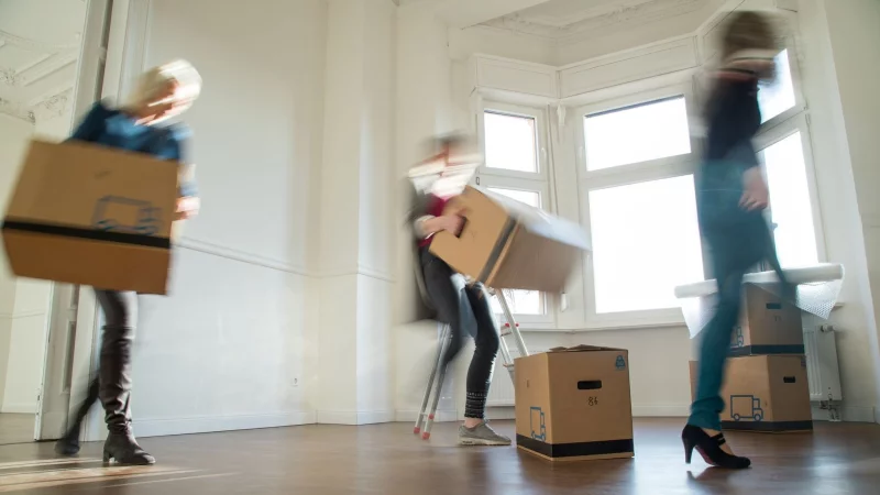 Die besenreine Übergabe ist im Mietrecht fest verankert: Mieter müssen die Wohnung sauber und leer zurückgeben. - © Christin Klose/dpa-tmn