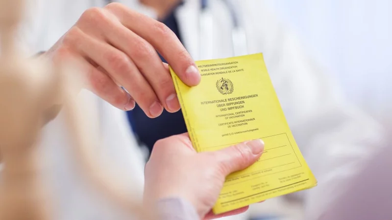 Reiseimpfungen sind eine gute Gelegenheit, auch Standardimpfungen aufzufrischen. - &copy; Christin Klose/dpa-tmn