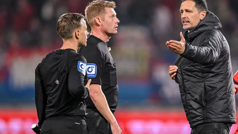 Dino Toppm&ouml;ller &uuml;bt nach dem Remis in Heidenheim heftige Kritik am Schiedsrichter. - &copy; Harry Langer/dpa
