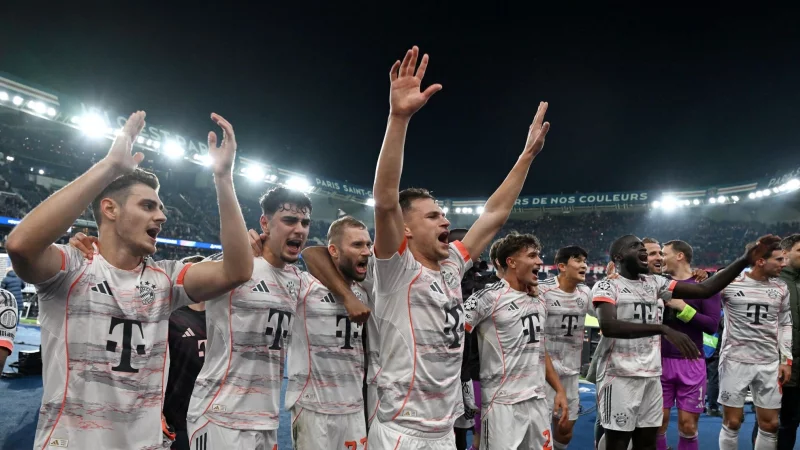 Bayerns Spieler jubeln nach dem Spiel. - &copy; Federico Gambarini/dpa