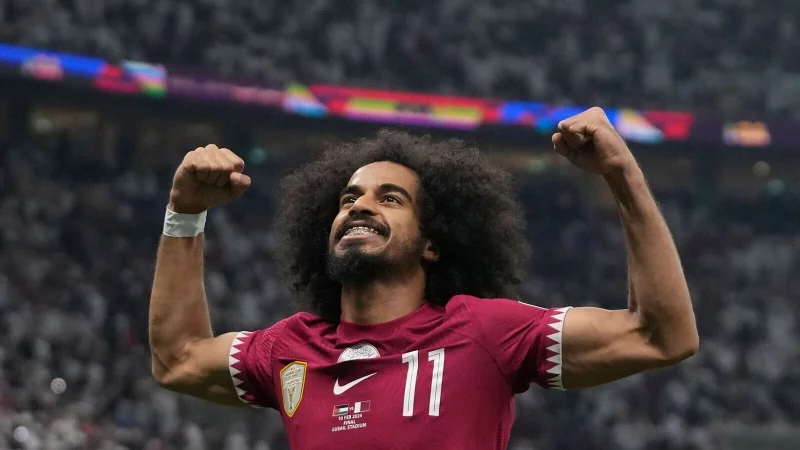 Lieferte zwei Assists im entscheidenden Spiel: Akram Afif. - © Thanassis Stavrakis/AP/dpa