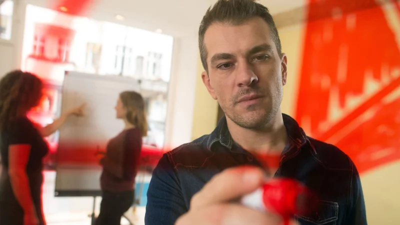 Neue Perspektiven sichtbar machen: Mit klarem Fokus und kreativen Ideen den Arbeitsalltag entr&uuml;mpeln. - &copy; Klaus-Dietmar Gabbert/dpa-tmn