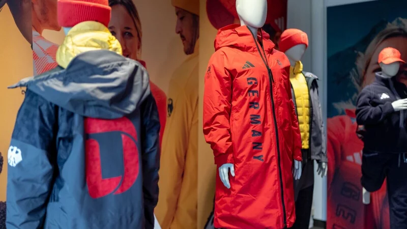 Die offizielle Ausr&uuml;stung von Team D f&uuml;r die Olympischen und Paralympischen Winterspiele 2026. - &copy; Daniel Karmann/dpa