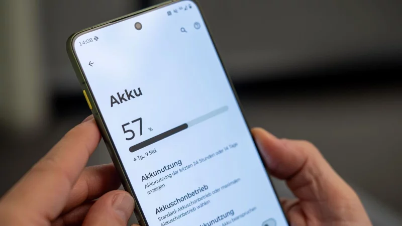 Gut für die «Akkugesundheit»: Bei den meisten Smartphones lässt sich inzwischen ein Ladelimit einstellen. - © Nico Tapia/dpa-tmn