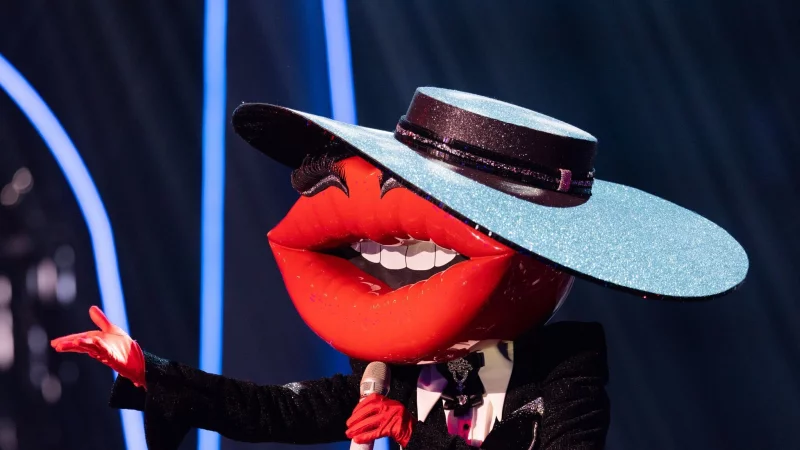 Brigitte Nielsen versteckte sich hinter dieser Maske. (Archivbild) - &copy; Rolf Vennenbernd/dpa