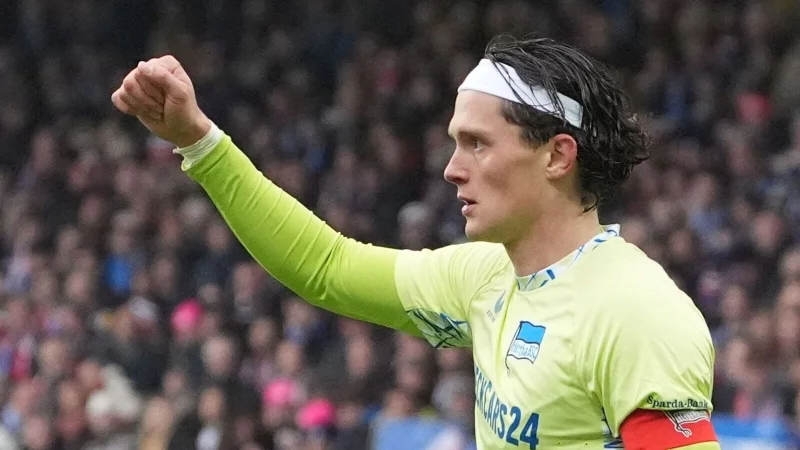 Sieg zum Geburtstag: Fabian Reese beschenkt sich mit dem nächsten Dreier. - © Marcus Brandt/dpa