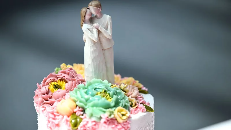 Wer heiratet, wechselt auch die Steuerklasse - und das ist für den Arbeitgeber wichtig zu wissen. - © Felix Kästle/dpa/dpa-tmn