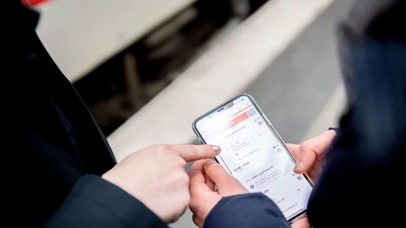 Geht das nicht g&uuml;nstiger? Es kann sich lohnen, nicht die erstbeste Verbindung zu buchen. - &copy; Zacharie Scheurer/dpa-tmn