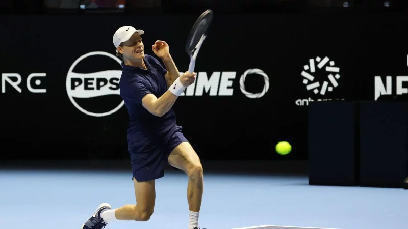 Jannik Sinner setzte sich im Finale von Riad gegen Carlos Alcaraz durch.. - © Felice Calabro/IPA via ZUMA Press/dpa