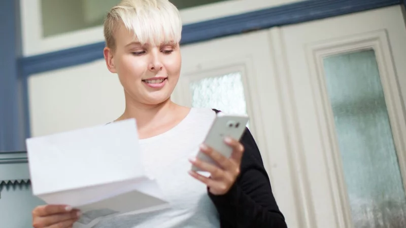 Rechnung erhalten? Dann sollten Sie diese zeitnah begleichen, um Mahnungen zu vermeiden. - © Christin Klose/dpa-tmn