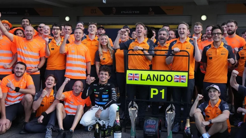 P1 für Platz eins - wird das am Ende auch der Rang für Lando Norris in der WM sein? - © Fernando Llano/AP/dpa