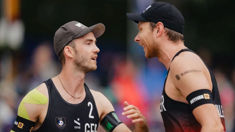 Nils Ehlers (r) und Clemens Wickler stehen m WM-Viertelfinale. - &copy; Marius Becker/dpa