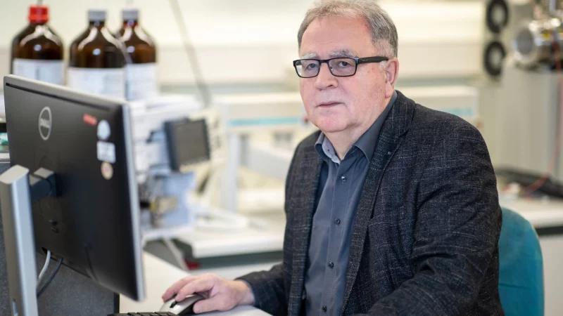 Der Doping-Experte Fritz Sörgel kritisiert die Enhanced Games - © Daniel Karmann/dpa