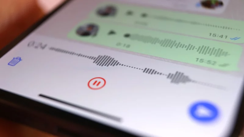 Whatsapp führt ein Feature ein, das es ermöglicht, Sprachnachrichten nach nicht zustande gekommenen Sprachanrufen zu hinterlassen. - © Karl-Josef Hildenbrand/dpa/dpa-tmn