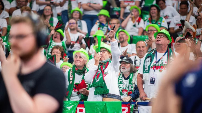Der Fanclub der F&uuml;chse Berlin sorgt bei jedem Heimspiel f&uuml;r ordentlich L&auml;rm. (Archivbild) - &copy; Noah Wedel/dpa