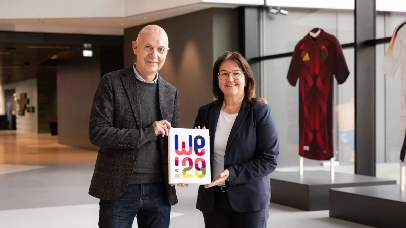 Die DFB-Spitzenfunktionäre Bernd Neuendorf und Heike Ullrich haben viel für die EM 2029 geworben. (Archivbild) - © Yuliia Perekopaiko/DFB/dpa