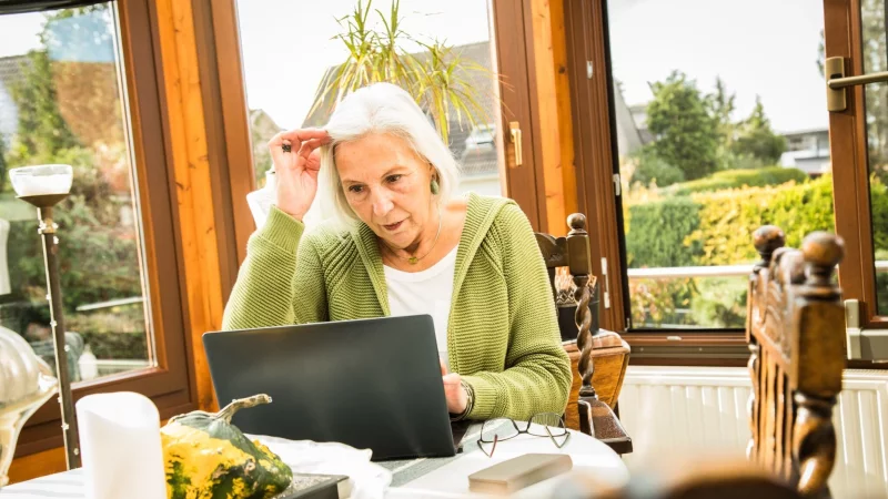 Formlose Mail gen&uuml;gt oft vorerst: Angeh&ouml;rige sollten Versicherungen schnell informieren, um keine Fristen zu verpassen. - &copy; Christin Klose/dpa-tmn