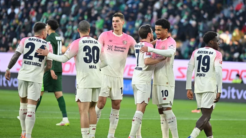 Nach dem Sieg in der Bundesliga gegen Wolfsburg wartet auf Bayer Leverkusen gegen Manchester City ein echter H&auml;rtetest. - &copy; Swen Pf&ouml;rtner/dpa