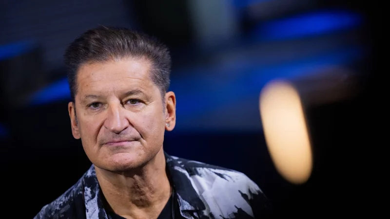 Junge Musiker h&auml;tten es heute schwerer als fr&uuml;her, sagt Pur-S&auml;nger Hartmut Engler. (Archivbild) - &copy; Rolf Vennenbernd/dpa