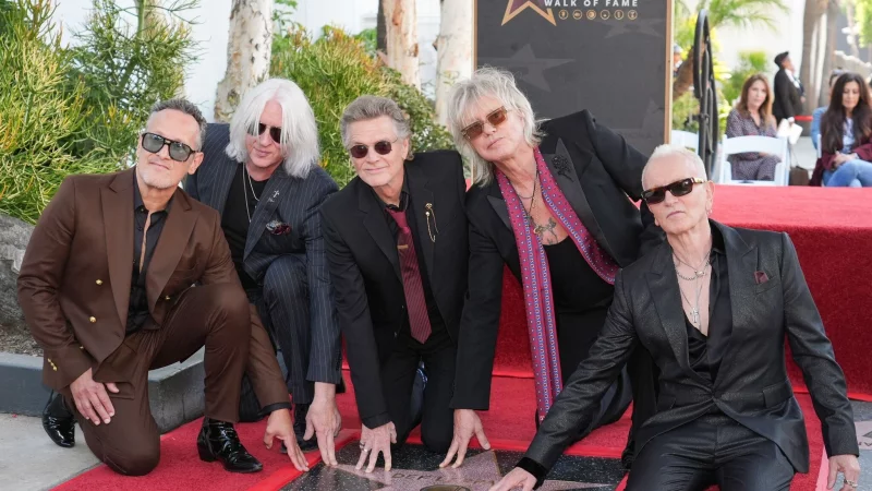 Die Rocker von Def Leppard haben nun in Hollywood einen festen Platz. - © Chris Pizzello/Invision/AP/dpa