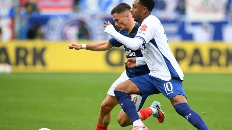 Kiel und Darmstadt lieferten ein intensives Spiel. - &copy; Daniel Bockwoldt/dpa