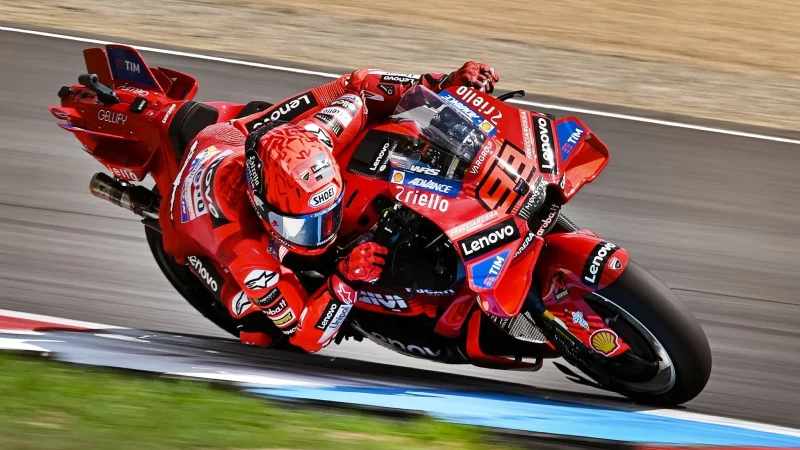 J&uuml;ngst erst das Titel-Comeback, nun verletzt: Weltmeister Marc M&aacute;rquez (Archivbild). - &copy; Pavl&iacute;&egrave;ek Lubo/CTK/dpa