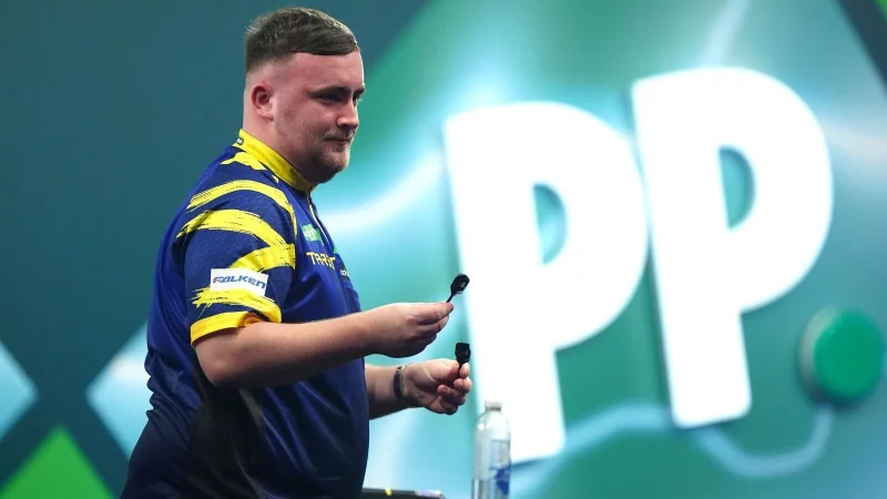 Luke Littler musste sich als Kind einer Operation an den Augen unterziehen. (Archivbild) - &copy; Bradley Collyer/PA Wire/dpa