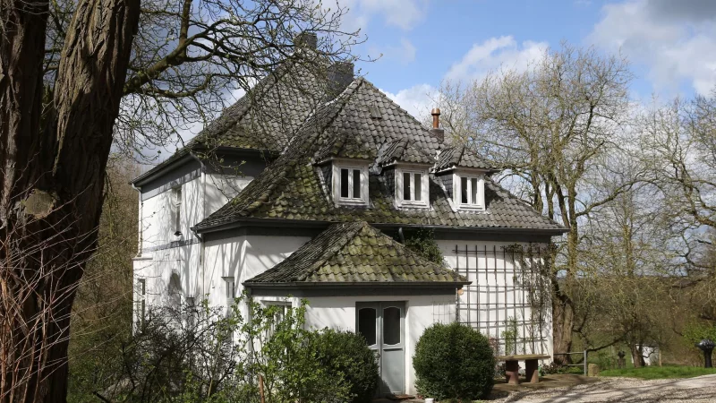 Diese Villa steht für 1,6 Millionen Euro zum Verkauf. (Archivbild) - © picture alliance / dpa