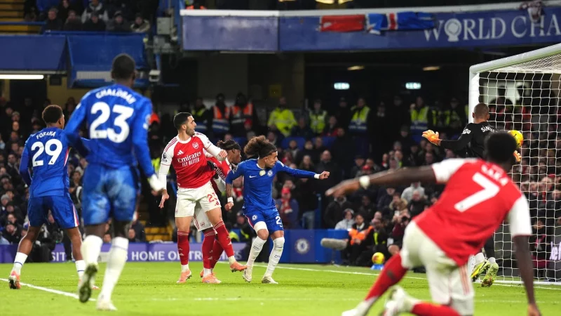 Mikel Merino (3.v.l) erzielt den Ausgleich für Arsenal. - © John Walton/PA Wire/dpa