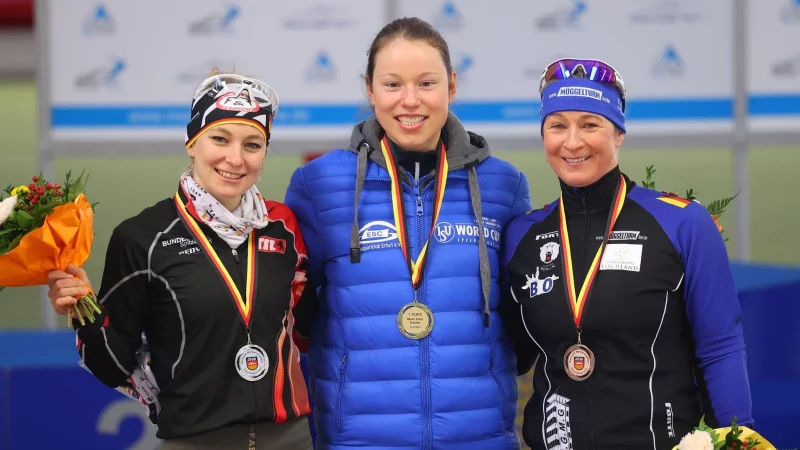 Starker Auftritt in Calgary: Josie Hofmann (M). (Archivbild). - &copy; Karl-Josef Hildenbrand/dpa