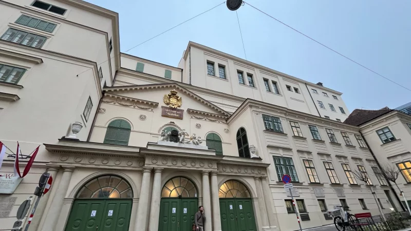 Die Jury w&uuml;rdigte mit dem Preis die R&uuml;ckkehr des traditionsreichen Hauses nach einer zweij&auml;hrigen Schlie&szlig;ung und umfassenden Renovierung. - &copy; Albert Otti/dpa