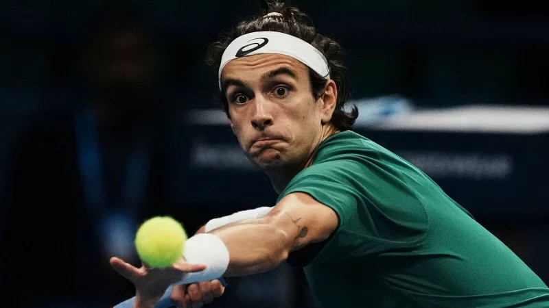 Lorenzo Musetti hat es doch noch in die ATP Finals geschafft. - &copy; Thanassis Stavrakis/AP/dpa