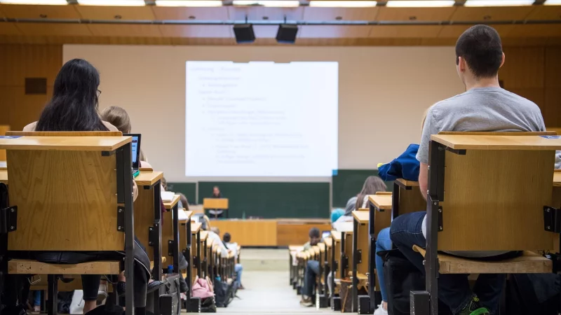 Das Aufstiegsstipendium unterst&uuml;tzt Berufserfahrene beim Studium und er&ouml;ffnet so neue Karrierewege. - &copy; Sebastian Gollnow/dpa/dpa-tmn