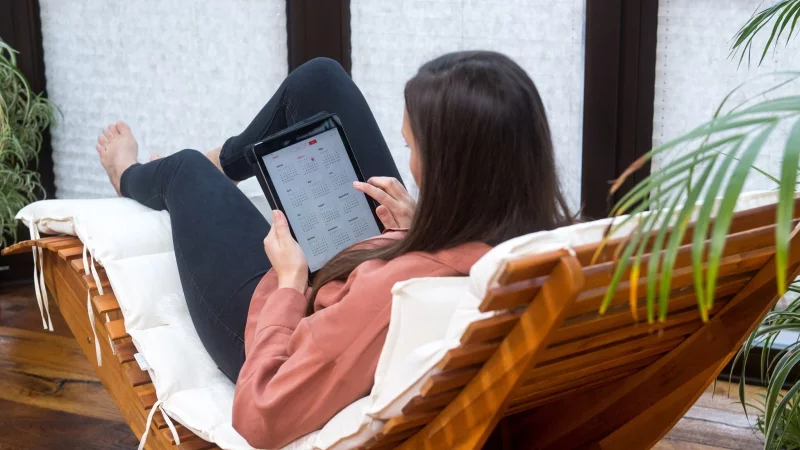 Entspannt zur&uuml;ck in den Job: Der Resturlaub aus Mutterschutz oder Elternzeit bleibt erhalten. - &copy; Benjamin Nolte/dpa-tmn