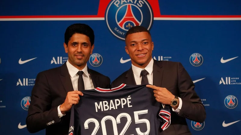 Nach eineinhalb Jahren juristischen Tauziehens zwischen PSG und Mbapp&eacute; hat das Arbeitsgericht zugunsten des Spielers entschieden (Archivbild). - &copy; Michel Spingler/AP/dpa