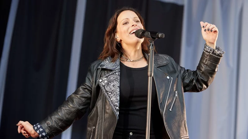Silbermond-S&auml;ngerin Stefanie Klo&szlig; in Aktion. Die Band aus Bautzen feiert im Jahr 2027 ihr 25-j&auml;hriges Bandjubil&auml;um. (Archivbild) - &copy; Georg Wendt/dpa