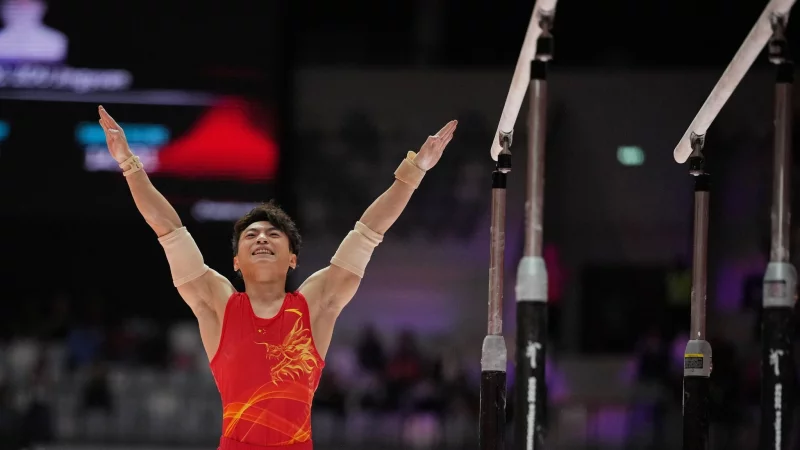 Nachfolger von Lukas Dauser als Barren-Weltmeister: Zou Jingyuan. - &copy; Dita Alangkara/AP/dpa