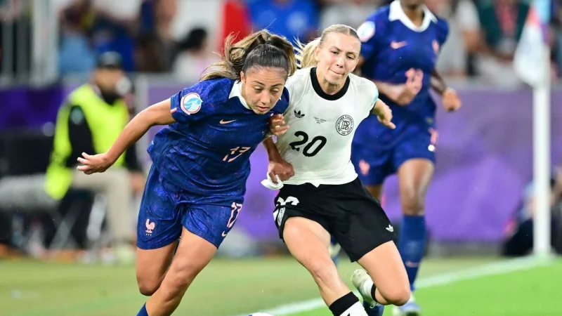Deutschlands Elisa Sen&szlig; im EM-Viertelfinale gegen Frankreich: Auch ihr Club Eintracht Frankfurt bekommt eine Zahlung von der UEFA. (Archivbild) - &copy; Sebastian Christoph Gollnow/dpa