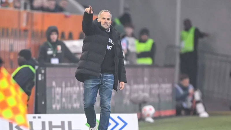 Manuel Baum in Aktion am Spielfeldrand. - &copy; Harry Langer/dpa